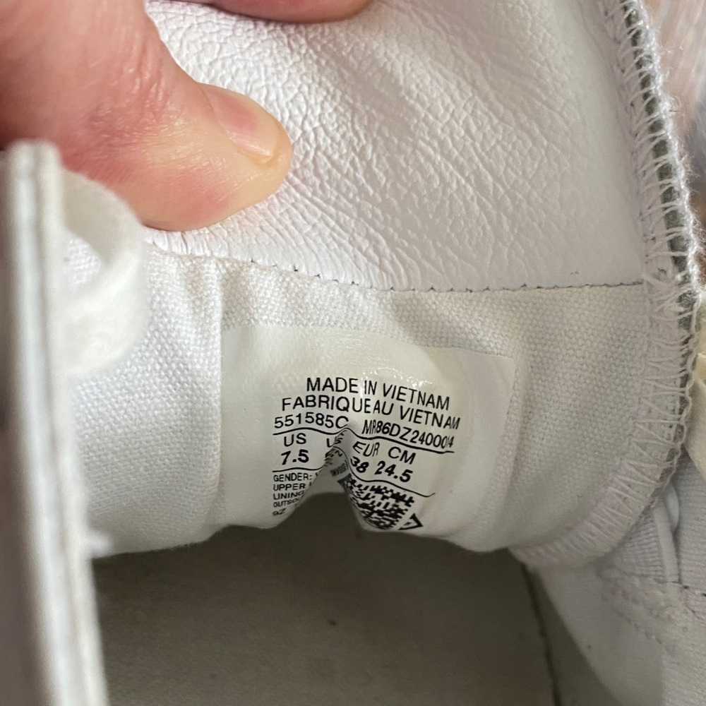 Chuck Taylor Madison OX low top leather converse, size 7.5. Excellent condition - Picture 12 of 13